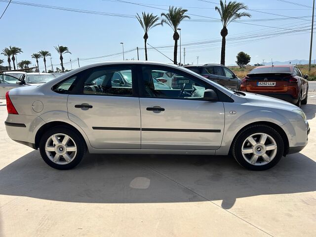 FORD FOCUS TREND 1.6 AUTO SALOON SPANISH LHD IN SPAIN 83000 MILES SUPER 2005